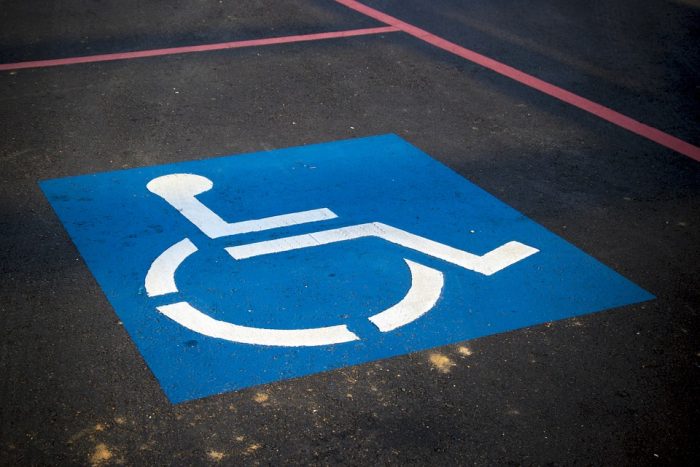 Modifican sanciones para quienes utilicen erróneamente estacionamientos exclusivos para discapacitados