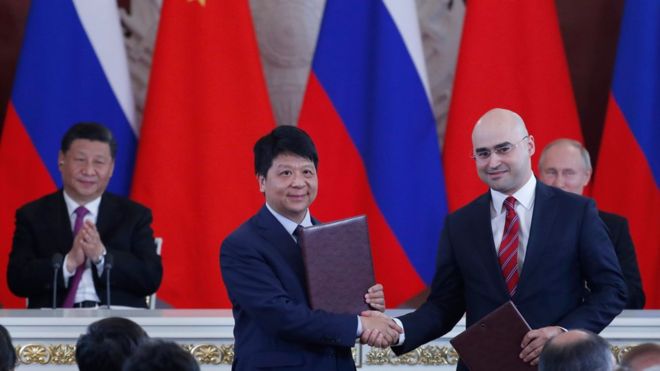 Huawei, en plena batalla con EE.UU., firma un acuerdo para desarrollar la tecnología 5G en Rusia