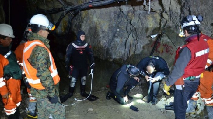 Sernageomin acude al rescate de tres personas atrapadas tras derrumbe en Mina San José Sernageomin acude al rescate de tres personas atrapadas tras derrumbe en Mina San José