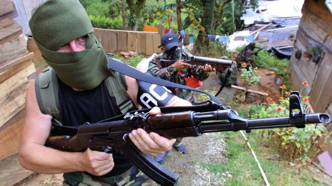 Libro sobre paramilitares en Colombia y la violencia continental: un ejemplo de extrema violencia Libro sobre paramilitares en Colombia y la violencia continental: un ejemplo de extrema violencia