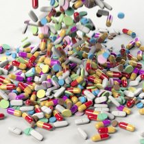 Uso desmedido de antibióticos podría provocar desde conjuntivitis a cegueras