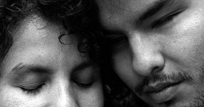 “Ojos que no ven”: libro reúne arte y ciencia con fotografías de Paz Errázuriz y textos del biólogo Jorge Díaz “Ojos que no ven”: libro reúne arte y ciencia con fotografías de Paz Errázuriz y textos del biólogo Jorge Díaz