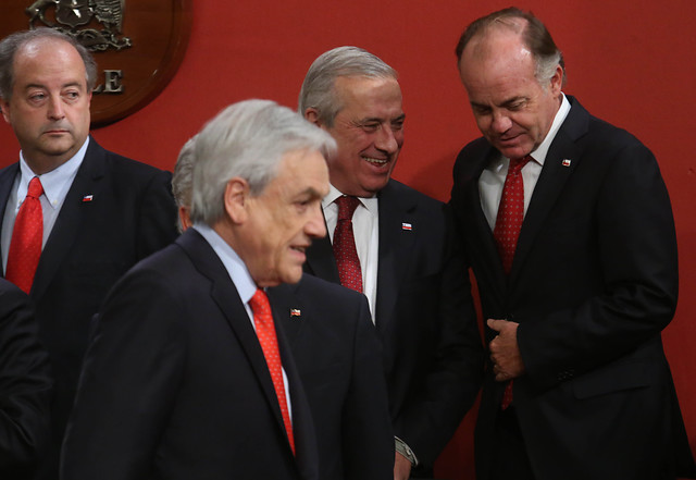 Piñera ajusta su gabinete y apuesta por revivir elenco de su primer Gobierno: salen Ampuero, Santelices, Valente y Jiménez Piñera ajusta su gabinete y apuesta por revivir elenco de su primer Gobierno: salen Ampuero, Santelices, Valente y Jiménez