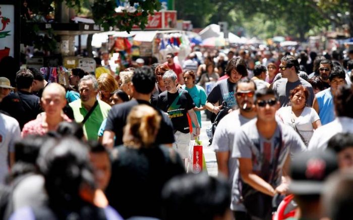 Proyecciones del INE apuntan a que Chile sería habitado por más de 21 millones de personas en 2035 Proyecciones del INE apuntan a que Chile sería habitado por más de 21 millones de personas en 2035