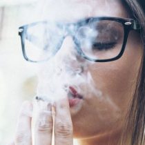 Por qué fumar perjudica tanto a los ojos como a los pulmones