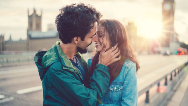El puente del amor: por qué el cerebro confunde estar excitado con estar enamorado El puente del amor: por qué el cerebro confunde estar excitado con estar enamorado