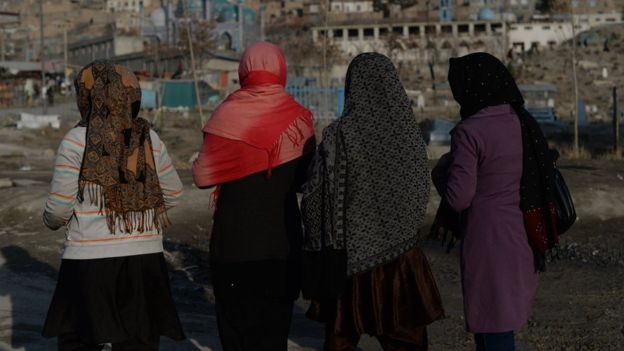 «Todos los hombres quieren tener sexo contigo»: el escándalo sexual que golpea a lo más alto del gobierno de Afganistán
