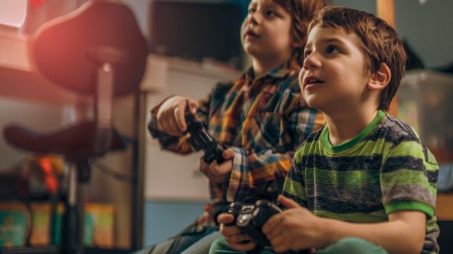 “Nuestros hijos vaciaron nuestra cuenta bancaria jugando FIFA” (y cómo evitar que eso te pase)