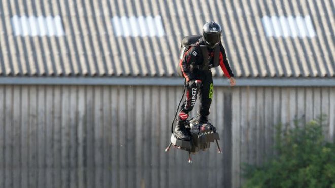 Por qué falló el intento del “hombre volador” de cruzar el Canal de la Mancha Por qué falló el intento del