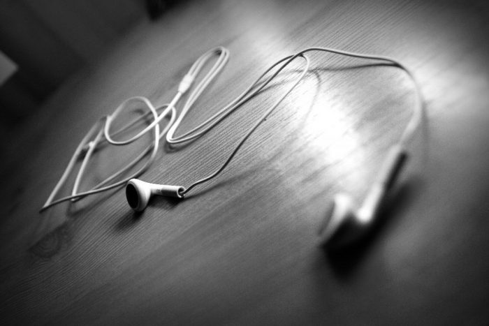 Audífonos y música a alto volumen: la práctica que aqueja al oído juvenil (y como evitar sus riesgos) Audífonos y música a alto volumen: la práctica que aqueja al oído juvenil (y como evitar sus riesgos)