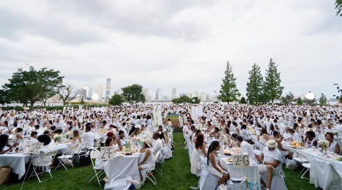 Miles de comidistas se dan cita en la cena “Le Dîner en Blanc” de Nueva York Miles de comidistas se dan cita en la cena