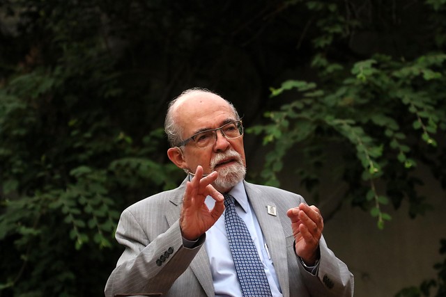 Profesor José Maza: “La educación de las niñas me duele mucho porque los padres tienen muy pocas expectativas” Profesor José Maza: “La educación de las niñas me duele mucho porque los padres tienen muy pocas expectativas”