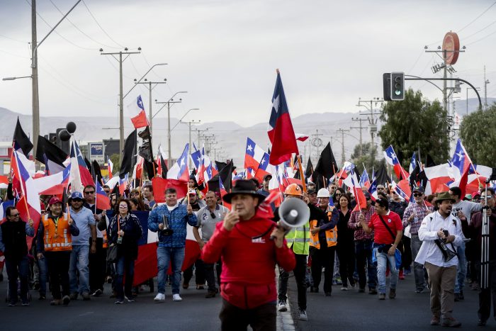 Indignados: Trabajadores de Codelco reaccionan a los cerca de 200 despidos “injustificados” Indignados: Trabajadores de Codelco reaccionan a los cerca de 200 despidos