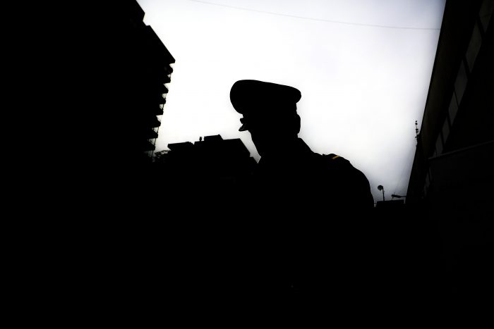 Cinco carabineros en prisión preventiva tras maratónica jornada de formalización por apremios ilegítimos en Estación Central Cinco carabineros en prisión preventiva tras maratónica jornada de formalización por apremios ilegítimos en Estación Central