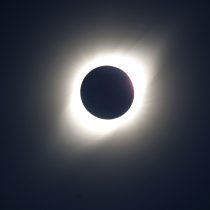 Eclipse arrasa con la mitad de la energía solar de Chile