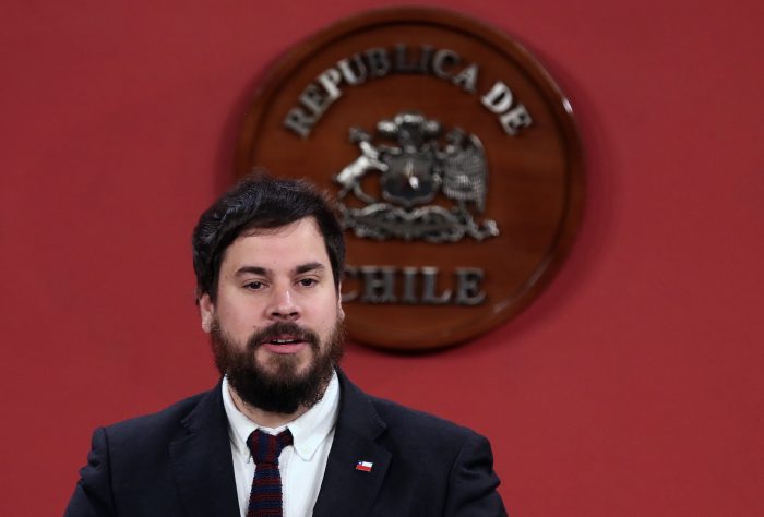 Director del SJM en picada contra Bellolio por dichos sobre crisis en la frontera: “Es una vergüenza que diga eso” Director del SJM en picada contra Bellolio por dichos sobre crisis en la frontera: