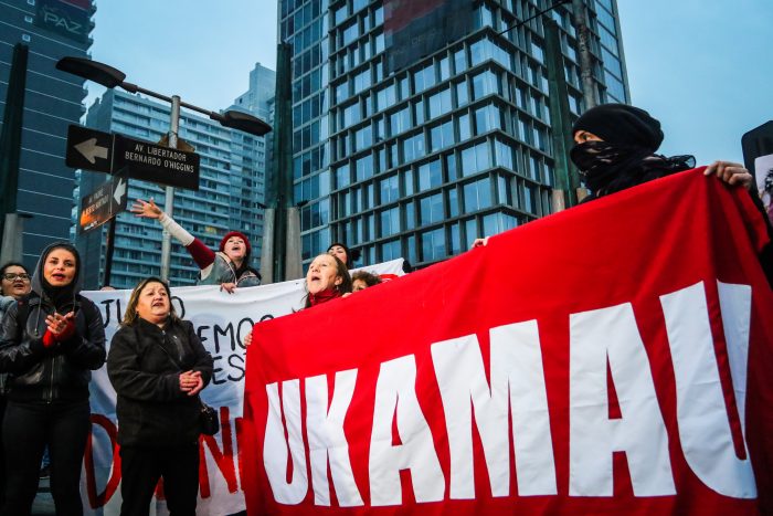 Manifestantes del movimiento Ukamau cortan el tránsito en diversos puntos de Santiago Manifestantes del movimiento Ukamau cortan el tránsito en diversos puntos de Santiago