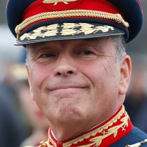 Excompañeros de generación se cuadran con el general (r) Oviedo: destacan lo recto de 
