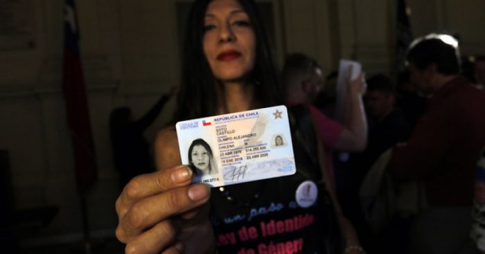 Denuncian transfobia en Hospital Sótero del Río: personas trans deben atenderse con su antigua identidad Denuncian transfobia en Hospital Sótero del Río: personas trans deben atenderse con su antigua identidad