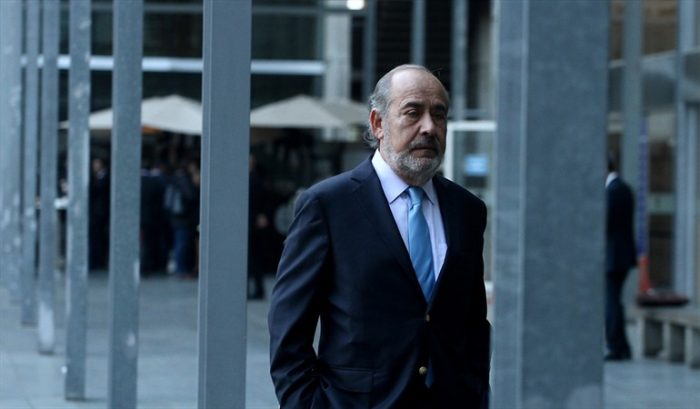 Tribunal cambia prisión preventiva por arresto domiciliario a exdirector de finanzas procesado por el fraude en Carabineros Tribunal cambia prisión preventiva por arresto domiciliario a exdirector de finanzas procesado por el fraude en Carabineros