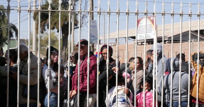 Y verás como quieren en Chile…: Cadem revela que el 57% de las personas no quiere dejar entrar a los migrantes varados en la frontera Y verás como quieren en Chile...: Cadem revela que el 57% de las personas no quiere dejar entrar a los migrantes varados en la frontera