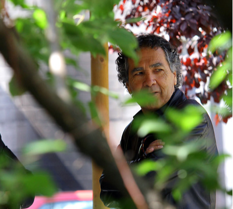 Hernán Rivera Letelier y su Parkinson: “se me nota demasiado” Hernán Rivera Letelier y su Parkinson: “se me nota demasiado”