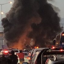 Manifestantes cortaron con barricadas la autopista Vespucio Norte y generaron un kilométrico taco