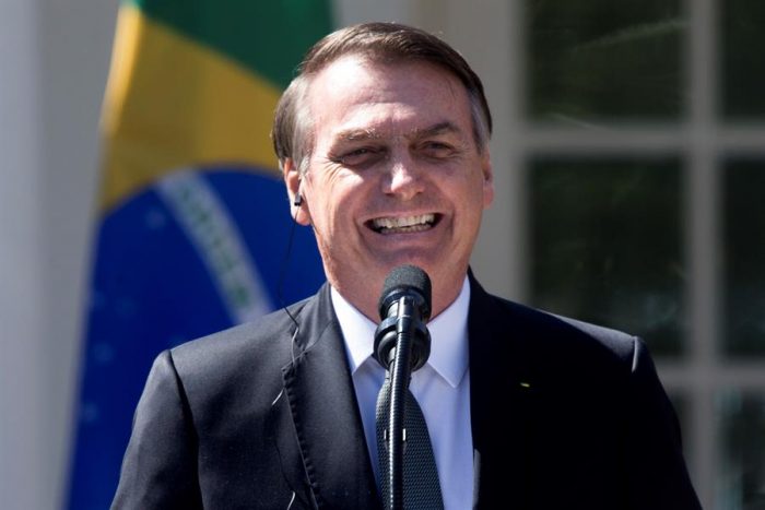 Bolsonaro tilda como “show” la denuncia de Messi de corrupción Bolsonaro tilda como