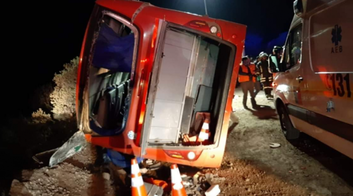 Volcamiento de microbús en Colina deja 4 personas fallecidas y 14 heridos Volcamiento de microbús en Colina deja 4 personas fallecidas y 14 heridos