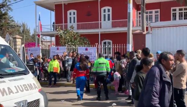 Venezolana sufre aborto afuera del consulado chileno en Tacna a la espera de una visa Venezolana sufre aborto afuera del consulado chileno en Tacna a la espera de una visa