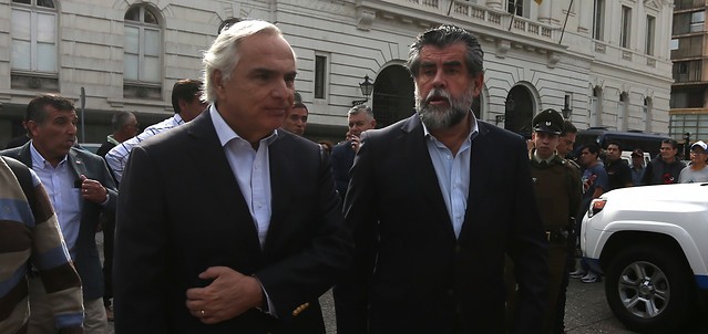 Caso Catrillanca vuelve a hacer sombra en La Moneda: comisión investigadora aprueba informe que establece responsabilidades políticas de Chadwick y Ubilla Caso Catrillanca vuelve a hacer sombra en La Moneda: comisión investigadora aprueba informe que establece responsabilidades políticas de Chadwick y Ubilla