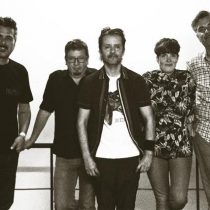 González y los Asistentes lanzan vinilo junto a la poeta Tálata Rodríguez