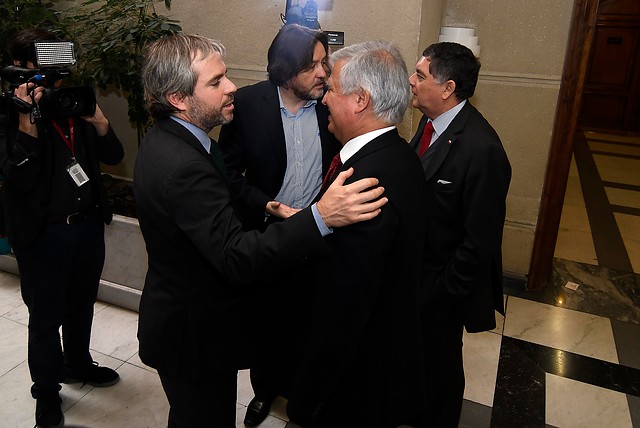 “Vuelta de chaqueta”: critican al PS por voto a favor de la reforma de pensiones “Vuelta de chaqueta”: critican al PS por voto a favor de la reforma de pensiones