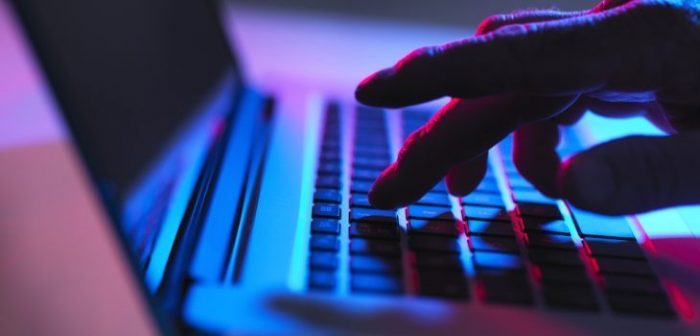 ¿Sabías que internet produce más de 300 millones de toneladas de CO2 al año? ¿Sabías que internet produce más de 300 millones de toneladas de CO2 al año?
