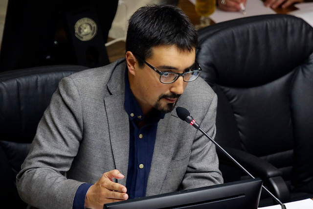 Senador (RD) Juan Ignacio Latorre pide que tramitación de ley antisaqueos sea “prudente”: “Eso implica no legislar a la rápida” Senador (RD) Juan Ignacio Latorre pide que tramitación de ley antisaqueos sea