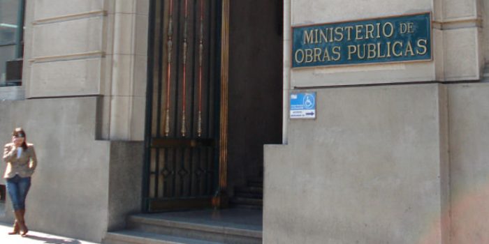 Asociaciones de funcionarios exigen explicaciones al MOP por diligencia de la PDI: “Los hechos son graves e inusuales” Asociaciones de funcionarios exigen explicaciones al MOP por diligencia de la PDI: “Los hechos son graves e inusuales”