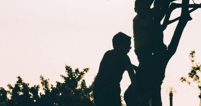 La invisibilización de los niños, niñas y adolescentes durante la Crisis del COVID-19 La invisibilización de los niños, niñas y adolescentes durante la Crisis del COVID-19
