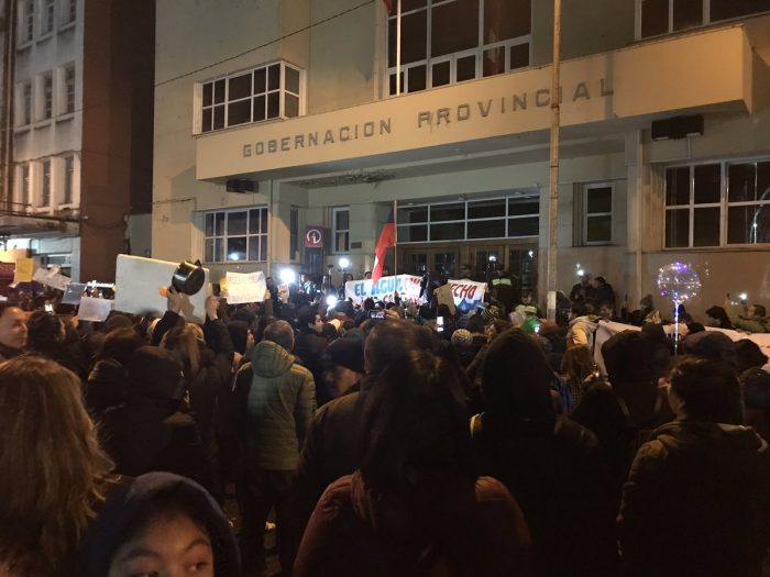 Osorno perdió la paciencia y salió a las calles a protestar: no hay fecha para el restablecimiento del agua potable Osorno perdió la paciencia y salió a las calles a protestar: no hay fecha para el restablecimiento del agua potable