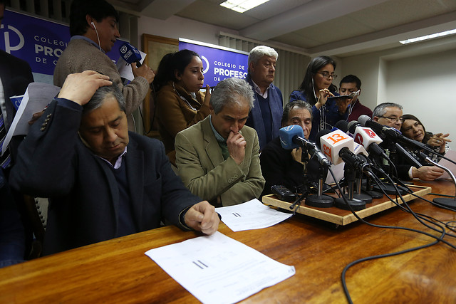 Paro docente: profesores se preparan para rearticular un plan tras el tercer rechazo a la oferta de Cubillos Paro docente: profesores se preparan para rearticular un plan tras el tercer rechazo a la oferta de Cubillos