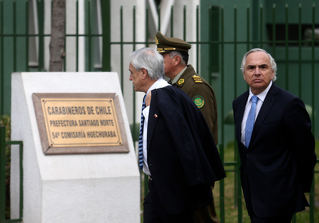 Ley Antiterrorista y FF.AA. contra el narcotráfico: Piñera insiste con sus caballitos de batalla en visita a la atacada Comisaría de Huechuraba