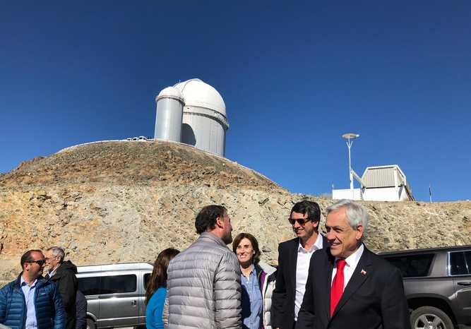 Científica estadounidense critica al observatorio La Silla tras el eclipse: “La pobre organización y el Presidente de Chile arruinaron parte de nuestra diversión” Científica estadounidense critica al observatorio La Silla tras el eclipse: “La pobre organización y el Presidente de Chile arruinaron parte de nuestra diversión”