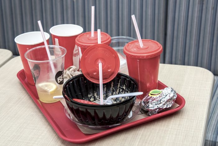 Avanza proyecto de ley que prohibirá plásticos no compostables en los delivery de comida Avanza proyecto de ley que prohibirá plásticos no compostables en los delivery de comida