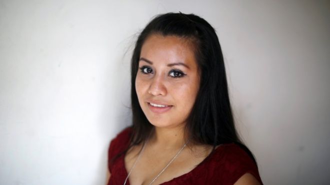 Evelyn Hernández, la joven de El Salvador absuelta tras parir a un bebé muerto: “Mi pesadilla terminó, pero aún quedan muchas mujeres inocentes presas” Evelyn Hernández, la joven de El Salvador absuelta tras parir a un bebé muerto: “Mi pesadilla terminó, pero aún quedan muchas mujeres inocentes presas”