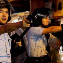 Policía de Hong Kong justifica disparo de advertencia