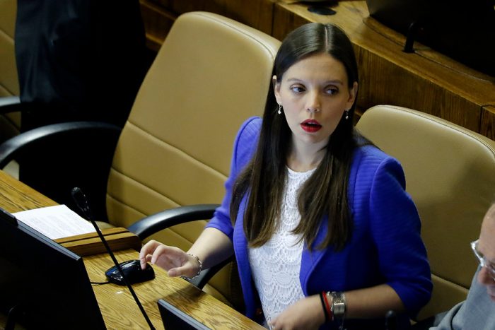 Camila Flores advierte a compañeros de RN que no se engañen con los “cantos de sirena” del proyecto de jornada laboral del PC Camila Flores advierte a compañeros de RN que no se engañen con los