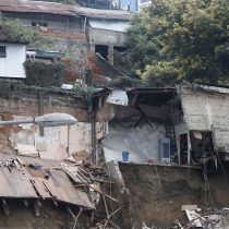 Colapsó otra parte de la casa que se derrumbó ayer en Valparaíso