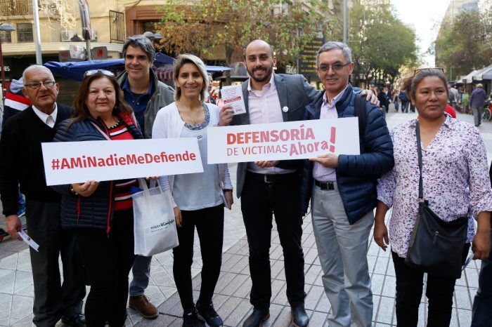 Diputados RN recogen testimonios de personas para hacer un llamado al Gobierno a crear la “Defensoría de Víctimas” Diputados RN recogen testimonios de personas para hacer un llamado al Gobierno a crear la