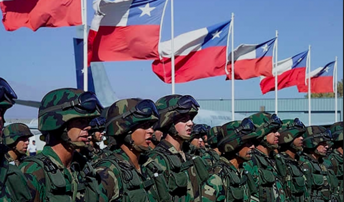 Amenazas reales y presentes: la Defensa de Chile en el siglo XXI Amenazas reales y presentes: la Defensa de Chile en el siglo XXI