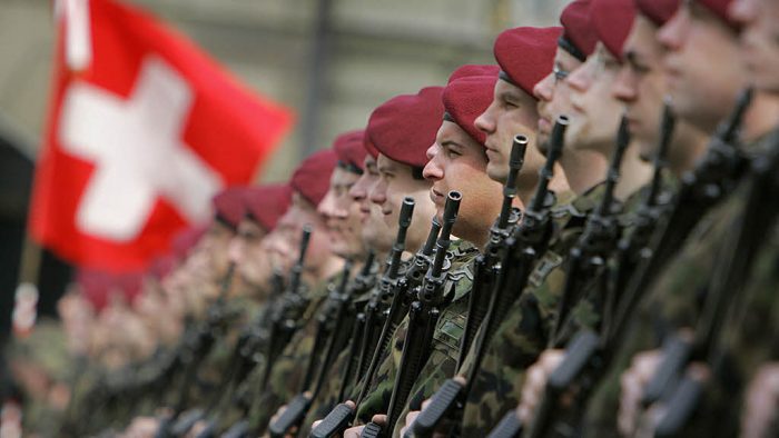 «Tienen derecho a servir»: personas trans podrán realizar el servicio militar en Suiza