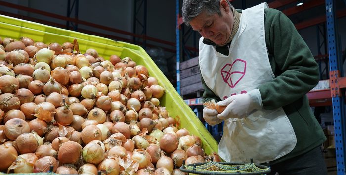 La red solidaria que rescata alimentos y bienes de primera necesidad en Chile La red solidaria que rescata alimentos y bienes de primera necesidad en Chile